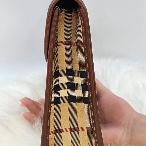 Burberry Brown Leather clutch - Picture 5 of 17